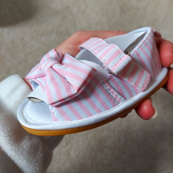 Newborn Sandals With Bow - Picture 3 of 6
